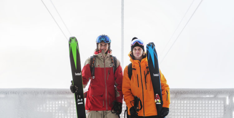 Olle och Carl vid kabintoppen, Åre
