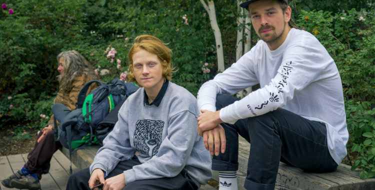 Tobias och Douglas minuter före Finitos premiär