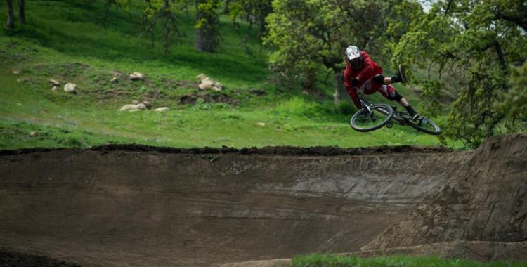 Brandon Semenuk one foot can can