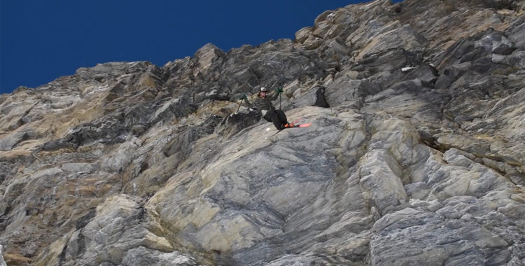 Jay Gradolf lämnar in skidorna på stenslip, the newschool way.
