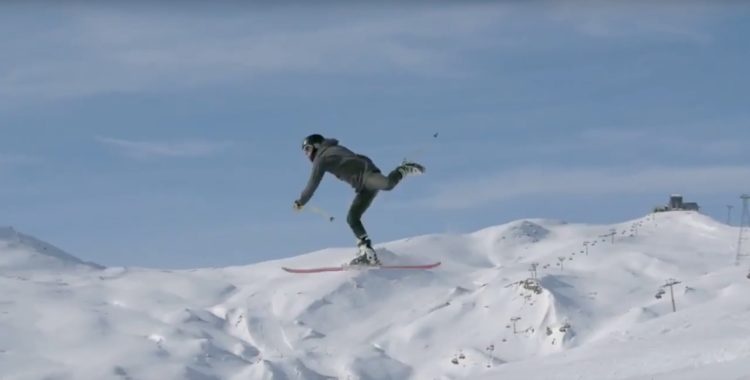 Andrew Pelton stretchar baksida lår.