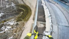 Skulle du cykla på räcket till Europas högsta damm?