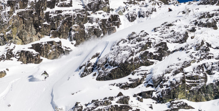 Christopher Lange svänger vänster på en topphemlig plats i 7:th Heaven på Blackcomb.