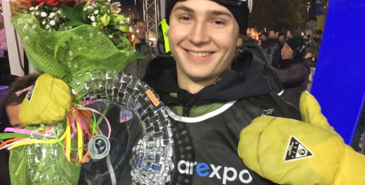 Hugo Burvall knep silvret i världscuptävlingen i Big Air i Milano, Italien för två år sedan. Igår knep han ett stipendium.