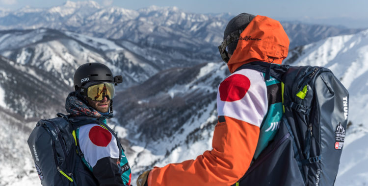Svenska Christoffer Granbom startar som andreman i Snowboard herrar, men får precis som övriga startfältet vänta ut kommande snöoväder.