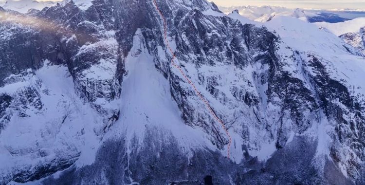 Kilian Jornet körde Fiva-rutten nedför Trollveggens massiv i Norge. 