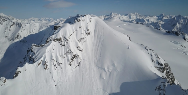 Nat Segal åker ett stort face i Alaska i filmen 