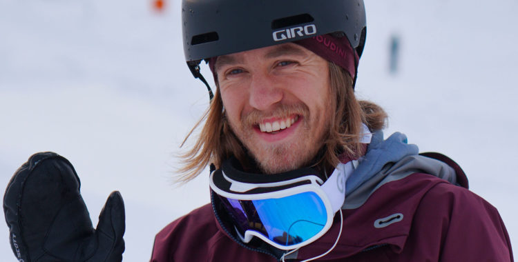 Säg hej till din nya studsmatte-coach Gustav Kjellstrand från SnowCamp.