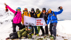 Vorarlberg Österrike: Schnitzel, ost, snö och bergstoppar