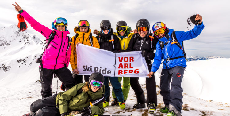 En av personerna på bild sitter på 2 FWT-segrar, gissa vem?