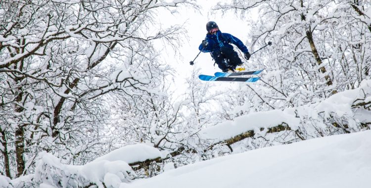 Äventyret i norska Nordvestlandet börjar met ett ymnigt snöfall Brandstadskogen. 