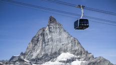 Lyxgondoler med Swarovski-kristaller invigs i Zermatt