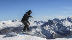 Gigantiska hopp och glaciärsprickor i Hintertux