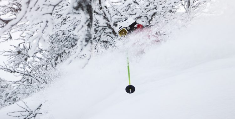 Robin Elfsberg prickar ett snöfall på Tännäskröket!