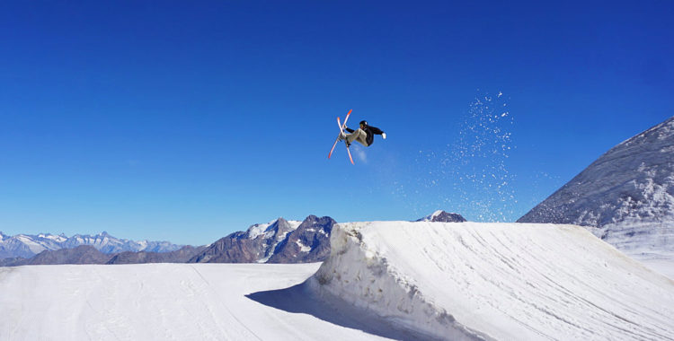 Det är dags att söka till skid- och snowboardgymnasium. Kommer du in kan du få åka på läger som här i ett soligt Saas-Fee i Schweiz.