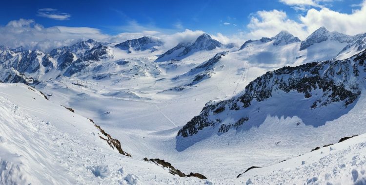 Stubai och de andra orterna i Österrike stänger åtminstone månaden ut.