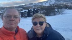Norges statsminister utreds för brott under skidsemester
