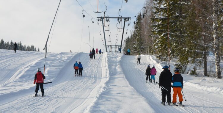 Snart kan Täbyborna få sin egen backe och lift i Ullna. Observera dock att bilden inte visar Ullnabacken.