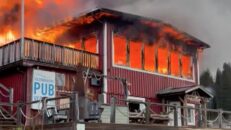 Stor brand på Borgagården i Borgafjäll – ”huset kommer inte gå att rädda”