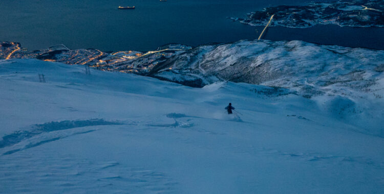 Liftburen skidåkning på Narvikfjellet.