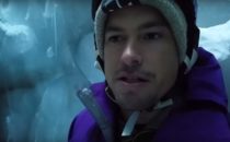 Filmar olyckan i en glaciärspricka
